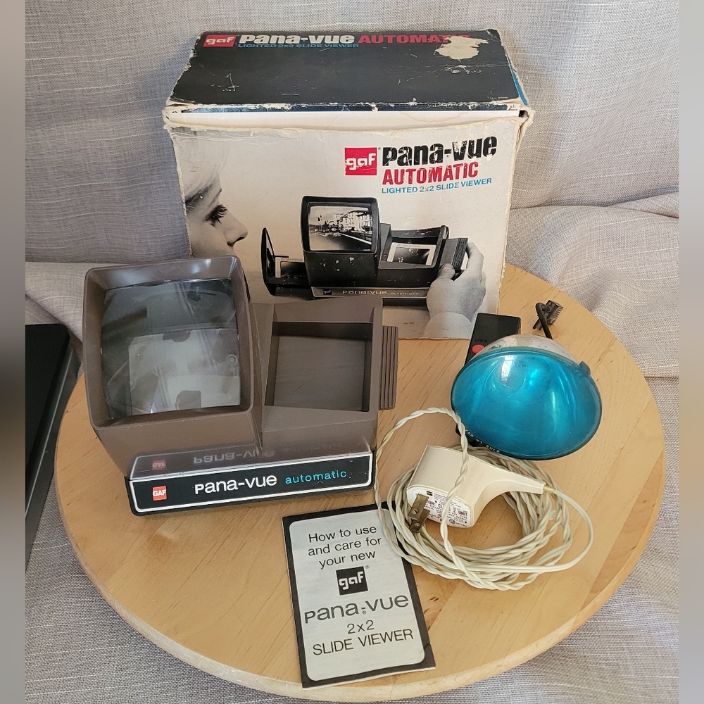 Vintage GAF Pana-Vue Automatic Lighted 2x2 Slide Viewer in Box